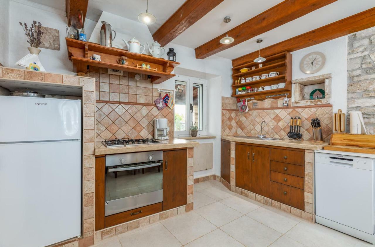 Holiday Home Ana Kanfanar Esterno foto