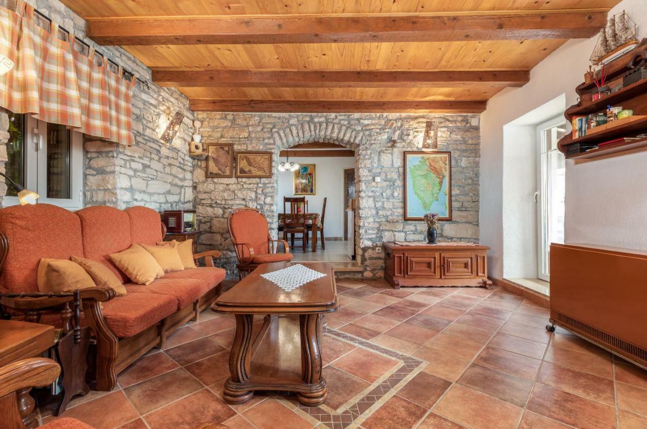 Holiday Home Ana Kanfanar Esterno foto