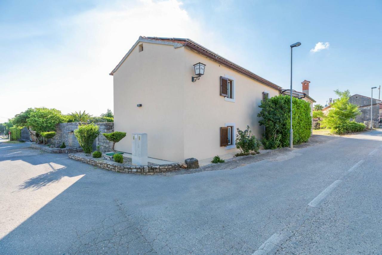 Holiday Home Ana Kanfanar Esterno foto